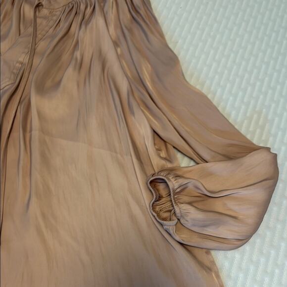 Beautiful Long Sleeve Blush Top Size XL - Picture 2 of 7